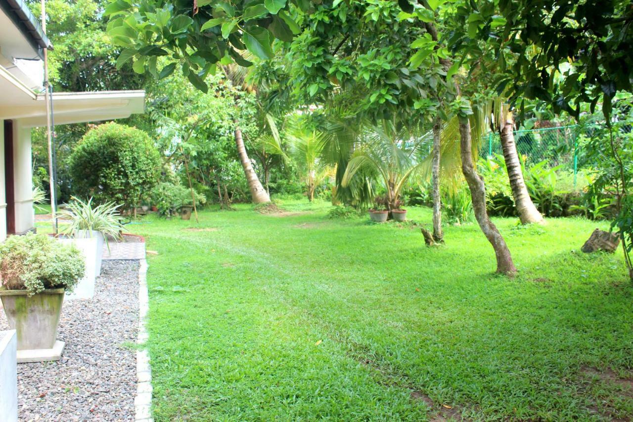 Sawanga Home Stay Weligama Ngoại thất bức ảnh